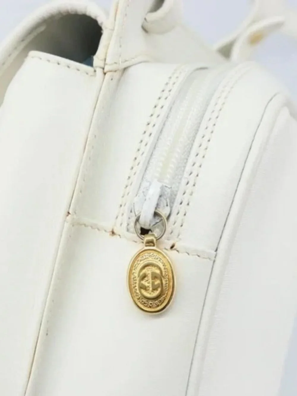 GUCCI Micro GG Supreme Shoulder Bag PVC White Gold 007 115 0114 Auth AMZ052